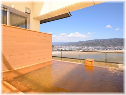 おおとり荘は伊豆長岡温泉にある最上階の展望露天風呂からの眺めが自慢のお宿です