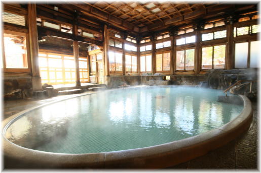 よろづやアネックス湯楽庵は国の登録有形文化財にも指定された桃山風呂があるお宿です